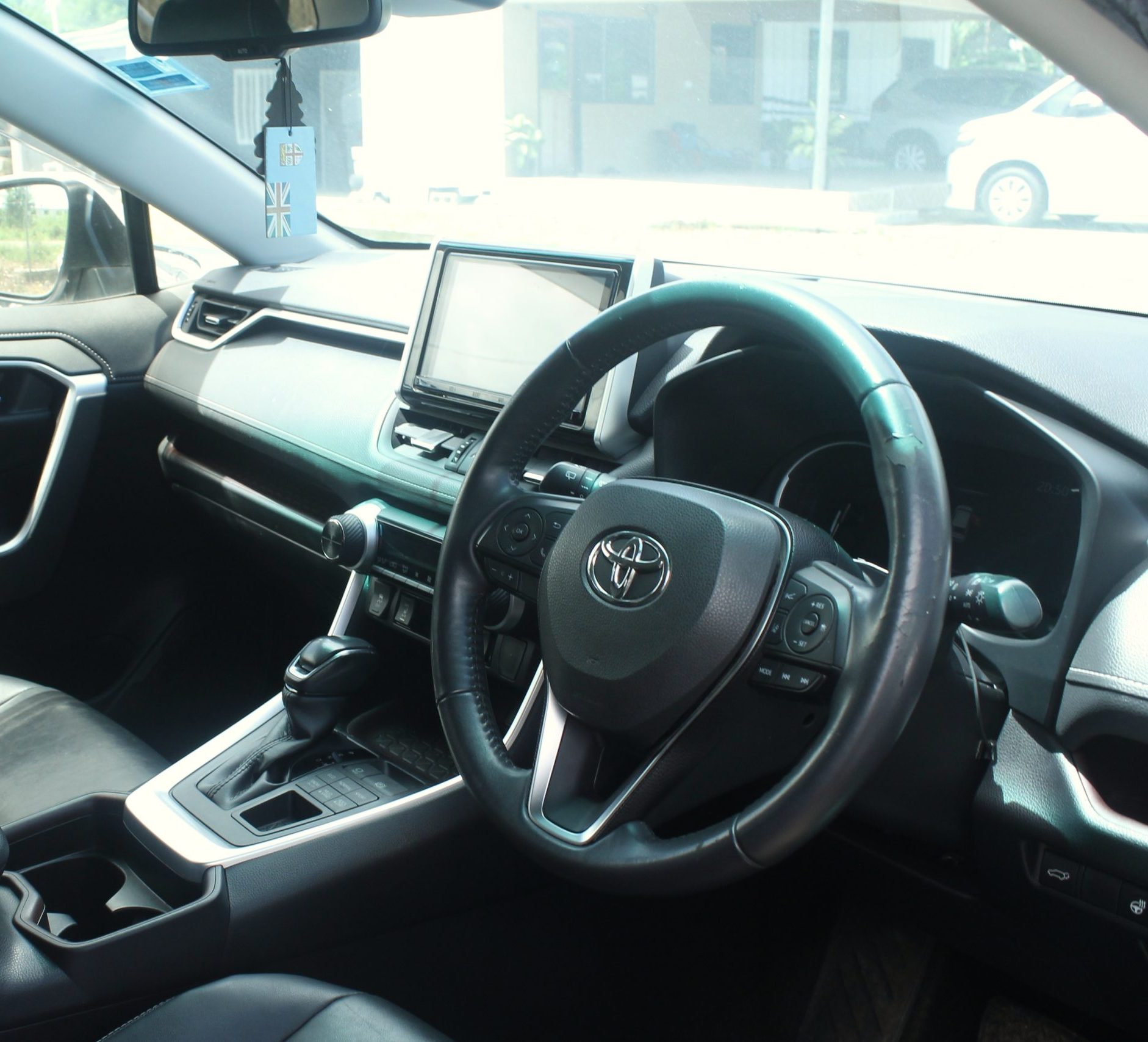 Coastline_rav4frontintr